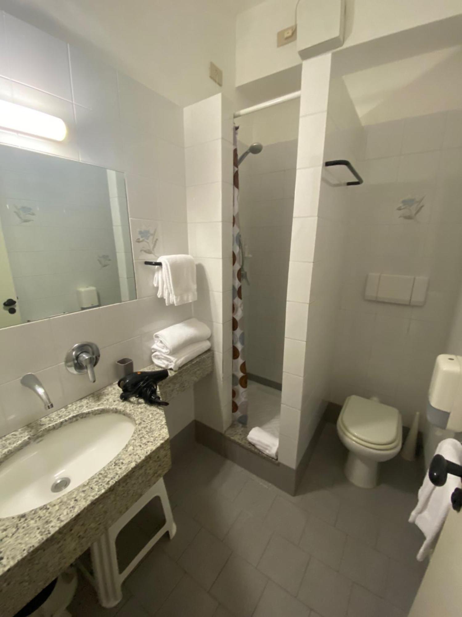 Hotel Rosita Finale Ligure Habitación foto
